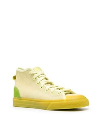 Baskets montantes en daim jaunes adidas