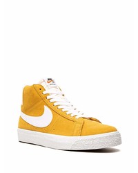 Baskets montantes en daim moutarde Nike