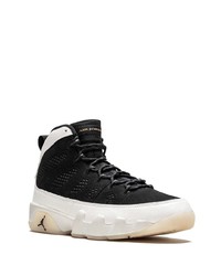 Baskets montantes en daim noires et blanches Jordan