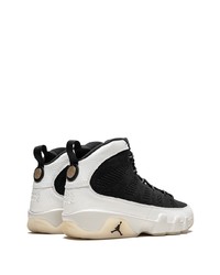 Baskets montantes en daim noires et blanches Jordan