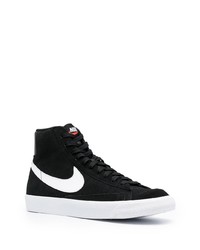 Baskets montantes en daim noires et blanches Nike