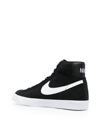 Baskets montantes en daim noires et blanches Nike