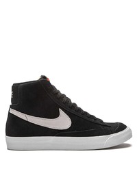 Baskets montantes en daim noires et blanches Nike