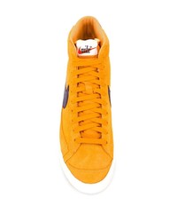 Baskets montantes en daim orange Nike