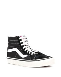 Baskets montantes en toile noires et blanches Vans