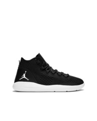 Baskets montantes noires et blanches Jordan