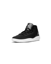 Baskets montantes noires et blanches Jordan