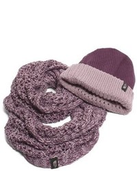 Bonnet en tricot violet