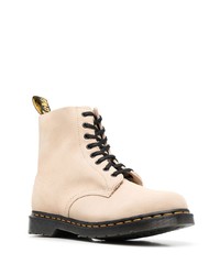 Bottes de loisirs en daim beiges Dr. Martens