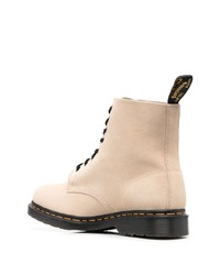 Bottes de loisirs en daim beiges Dr. Martens