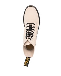 Bottes de loisirs en daim beiges Dr. Martens