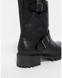 Bottes en cuir noires Pieces