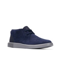 Bottines chukka en daim bleu marine Camper