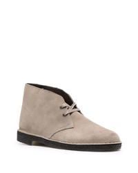 Bottines chukka en daim grises Clarks Originals