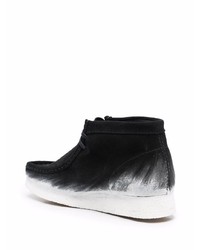 Bottines chukka en daim noires et blanches Clarks Originals