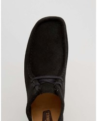 Bottines chukka en daim noires Clarks