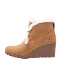 Bottines compensées marron clair UGG