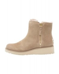 Bottines compensées marron clair UGG