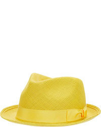 Chapeau de paille jaune