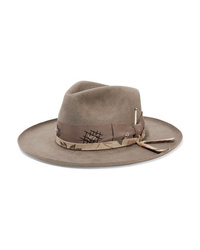 Chapeau orné marron