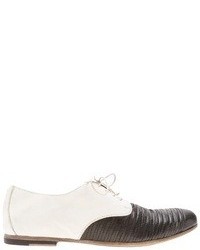 Chaussures brogues en cuir blanches et noires