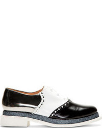 Chaussures brogues en cuir blanches et noires Robert Clergerie