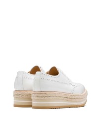 Chaussures brogues en cuir blanches Prada