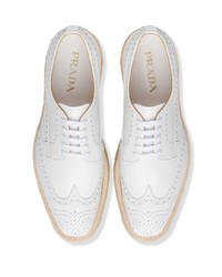 Chaussures brogues en cuir blanches Prada