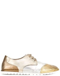 Chaussures brogues en cuir dorées