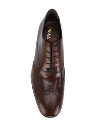 Chaussures brogues en cuir marron Prada