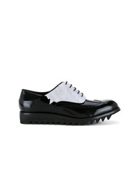 Chaussures brogues en cuir noires et blanches Diego Vanassibara
