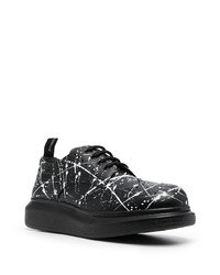 Chaussures brogues en cuir noires et blanches Alexander McQueen