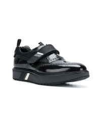 Chaussures brogues en cuir noires Prada