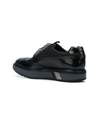 Chaussures brogues en cuir noires Prada