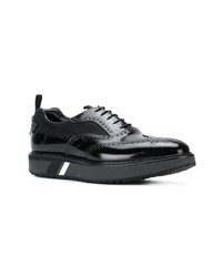 Chaussures brogues en cuir noires Prada