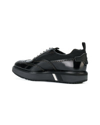 Chaussures brogues en cuir noires Prada