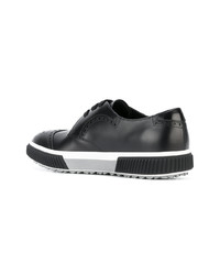 Chaussures brogues en cuir noires Prada