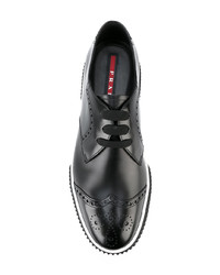 Chaussures brogues en cuir noires Prada