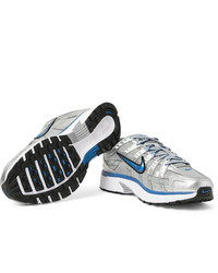 Chaussures de sport argentées Nike