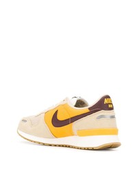 Chaussures de sport beiges Nike