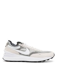 Chaussures de sport beiges Nike