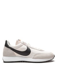 Chaussures de sport beiges Nike