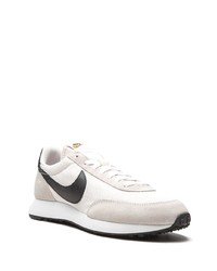 Chaussures de sport beiges Nike