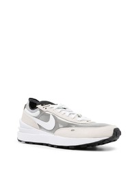 Chaussures de sport beiges Nike