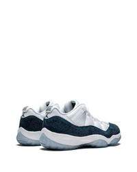 Chaussures de sport blanc et bleu marine Jordan