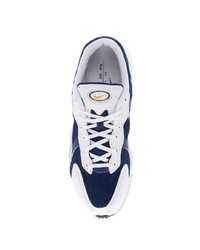 Chaussures de sport blanc et bleu marine Nike