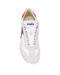 Chaussures de sport blanc et bleu marine Diadora