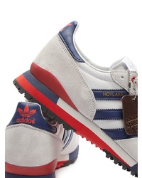 Chaussures de sport blanc et bleu marine adidas