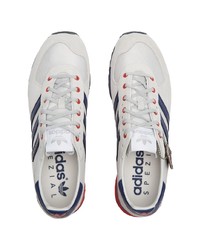 Chaussures de sport blanc et bleu marine adidas