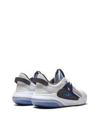 Chaussures de sport blanc et bleu marine Nike